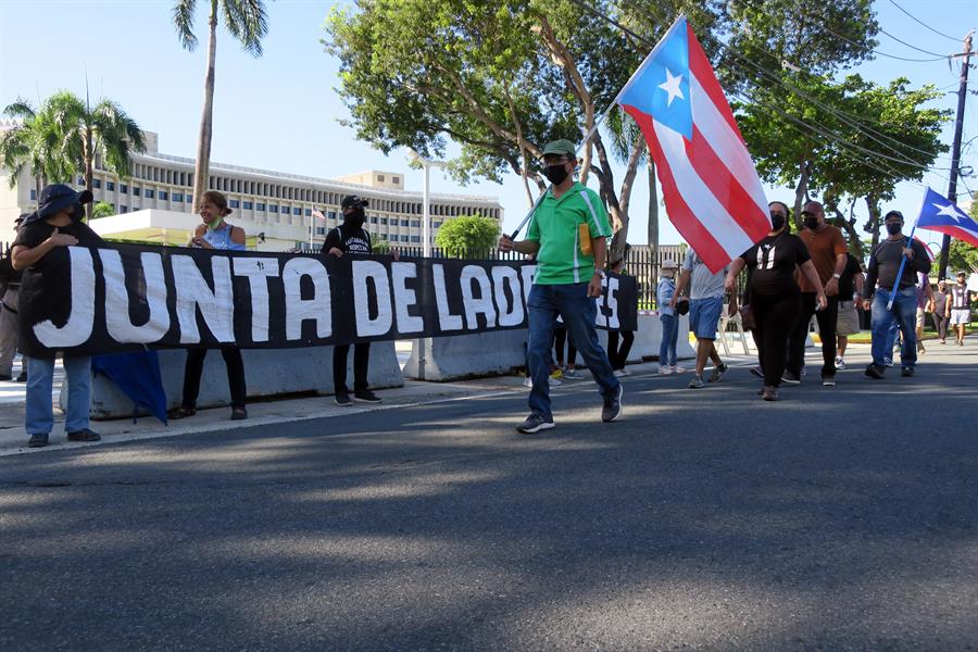 Cientos de puertorriqueños protestan contra plan de ajuste (1)