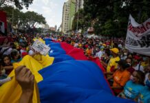 Venezuela aguarda primer duelo electoral de chavismo y oposición en un lustro