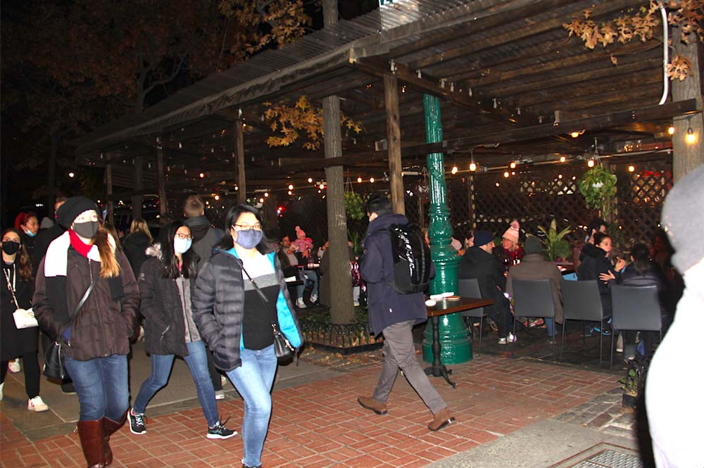 RESTAURANTES REPLETOS LA TARDE DEL INFLATION EVE