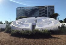 Miami celebra 100 años de Chanel Nº 5 con una instalación a gran escala "Five Echoes"