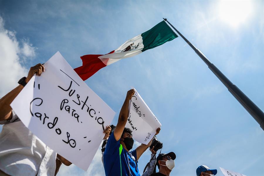Periodistas mexicanos protestan en Acapulco (3)