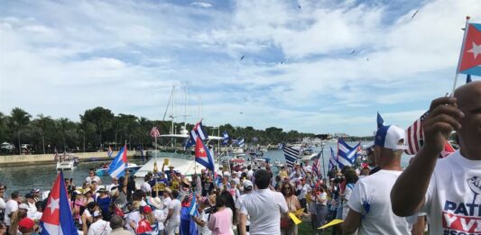 Una caravana de automóviles partió este domingo del Memorial Cubano de Miami (3)