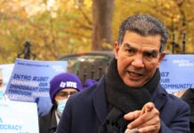 NYC podría permitir que personas con tarjeta verde y permiso de trabajo puedan votar