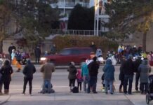 Varios muertos en el ataque de un coche contra un desfile navideño en Wisconsin ataque de un coche contra un desfile navideñ (1)