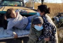 Hallan a 3 menores escondidos con otros 7 migrantes en camioneta menores encontrados en camioneta