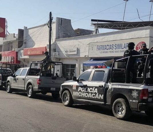 Hombres armados asesinan a exalcalde en el oeste de México policia de Michoacán