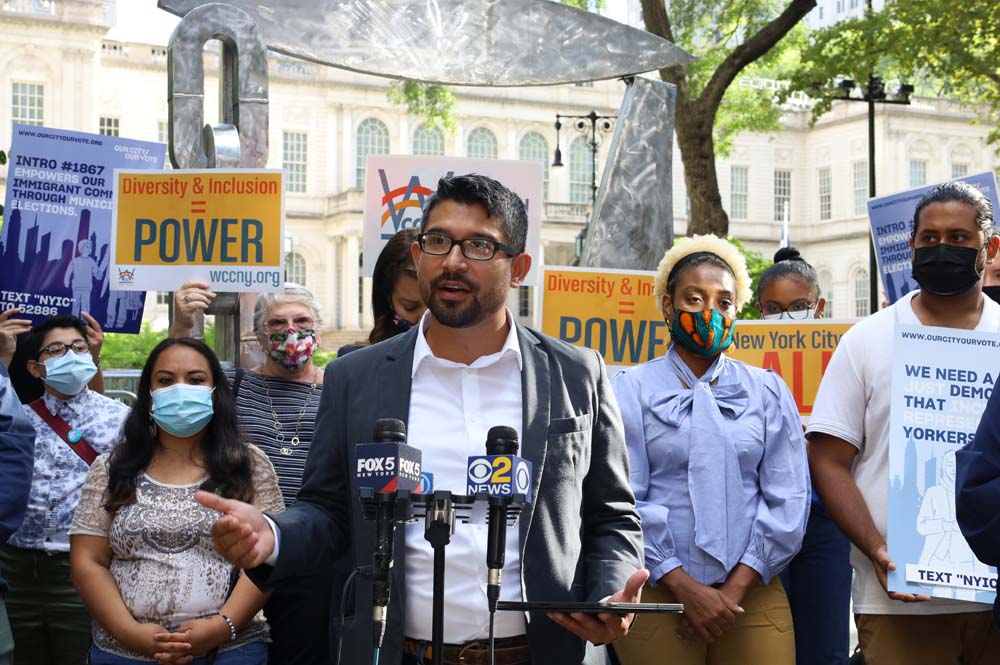 Carlos Menchaca