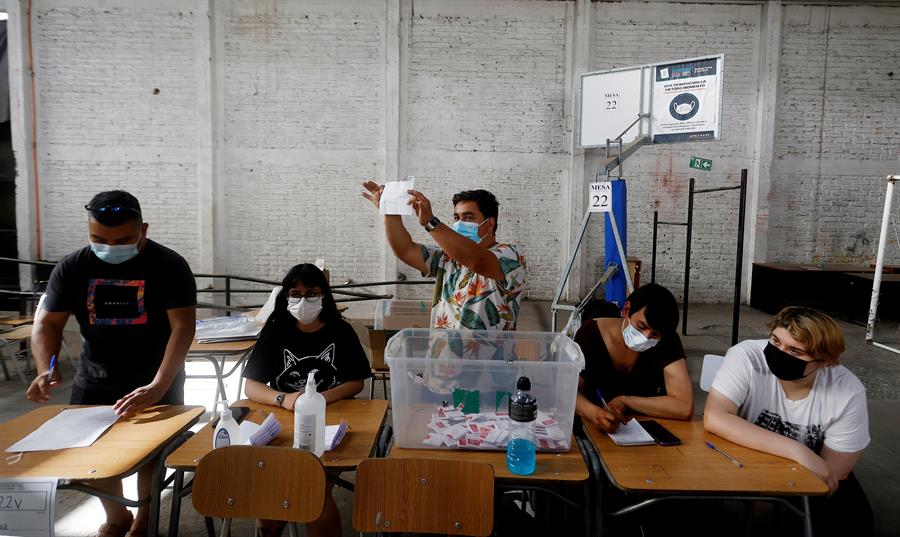 Chile inicia el conteo de votos (2) elecciones en Chile
