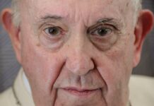 El papa pide mirar a los ojos de los migrantes, sobre todo los de sus hijos El papa