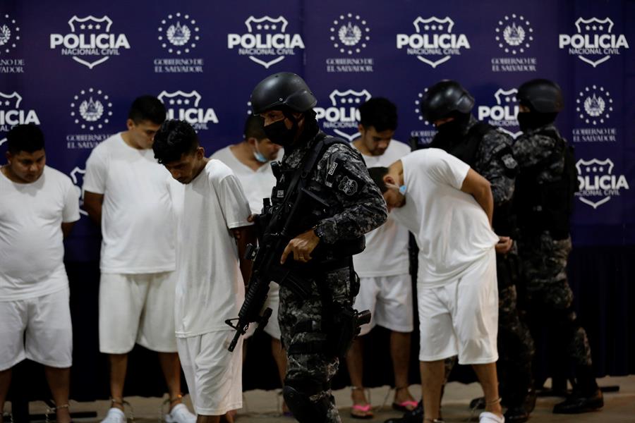 Gobierno salvadoreño afronta crecientes señalamientos de pactar con pandillas pandillas en el Salvador