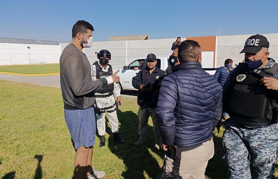 Grupo armado libera al basquetbolista Alexis Cervantes Grupo armado libera al basquetbolista Alexis Cervantes