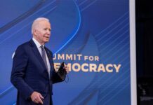 Biden urge a defender la democracia ya que "no ocurre por accidente" Joe Biden