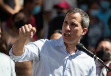 Guaidó se aferra a la "presidencia interina" a pesar de las críticas