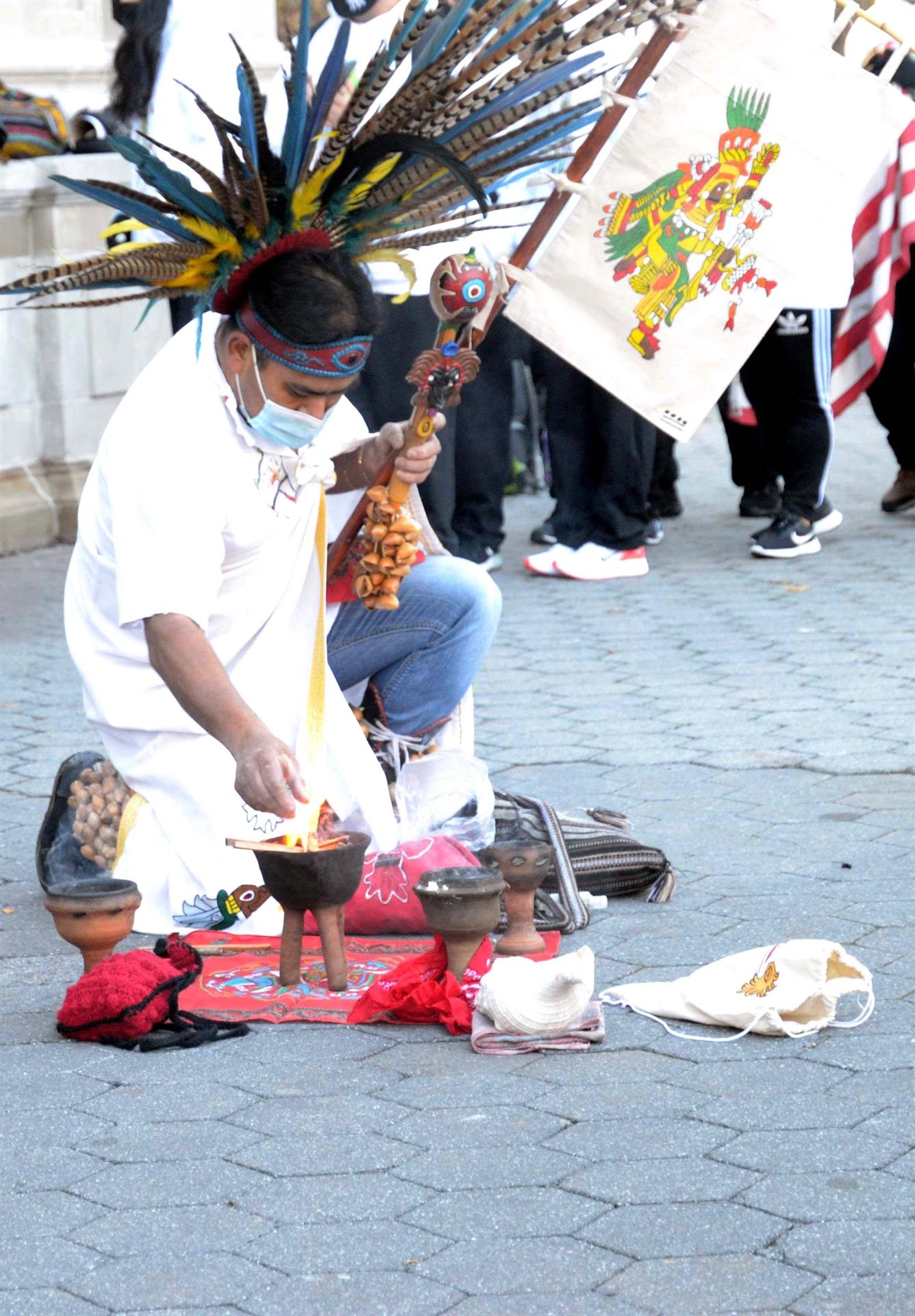 Mexicanos reciben a la Virgen Guadalupe con gran fervor en Nueva York (2)