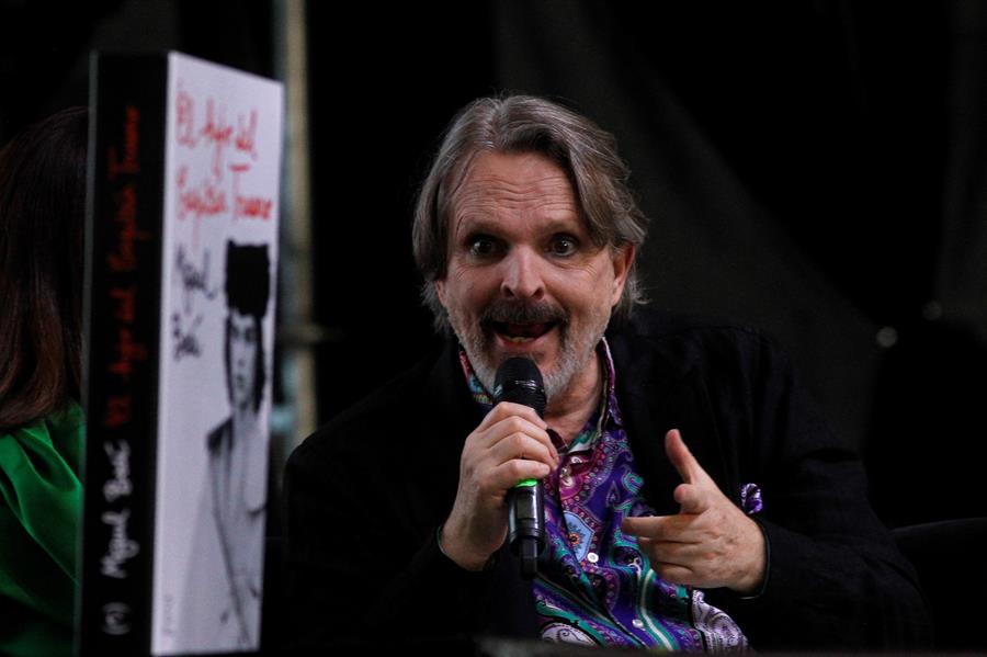Miguel Bosé en la FIL Miguel Bosé