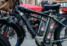 Nueva York se encamina a establecer salario mínimo a repartidores de comida repartidores