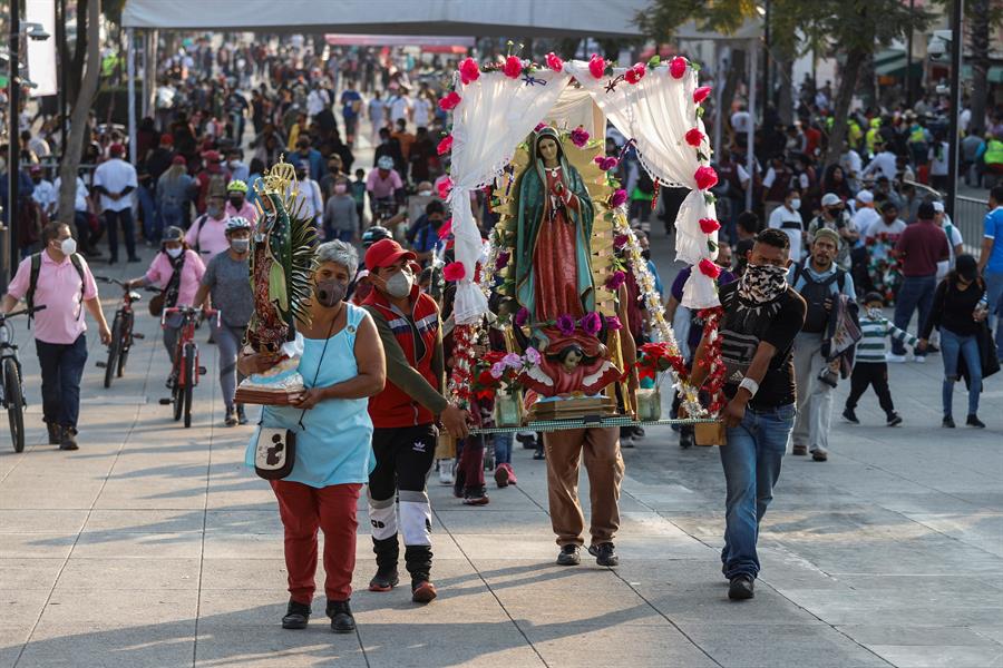 Peregrinos llegan a la mexicana Basílica de Guadalupe (1)