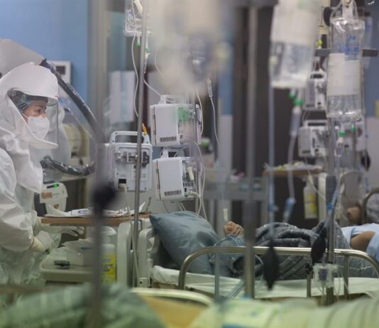 Supervivientes de covid grave pueden tener más riesgo de morir durante un año covid-19