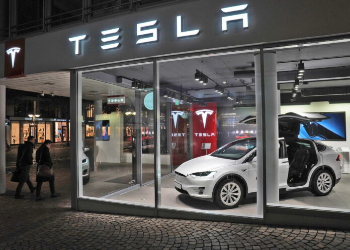 Tesla llamará a revisión 475.318 vehículos Tesla