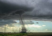Al menos 50 personas mueren por el impacto de varios tornados en EE.UU.