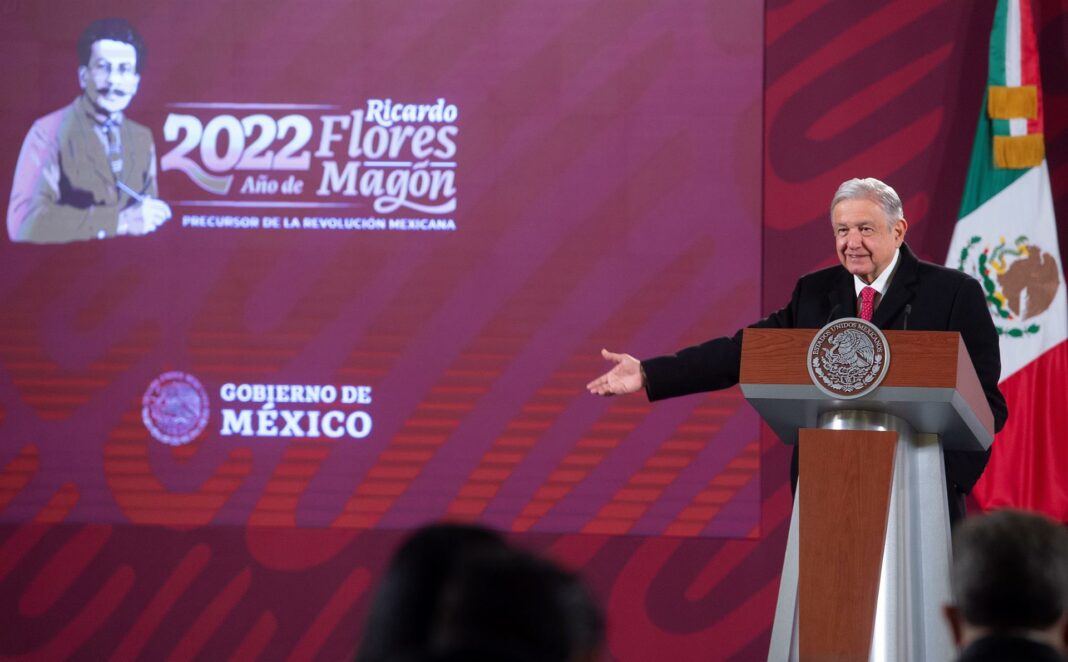 El presidente de México, Andrés Manuel López Obrador, señaló que no se hará una prueba covid a pesar de que estuvo en contacto esta semana con la secretaria de Economía, Tatiana Clouthier, quien dio positivo al virus este viernes.