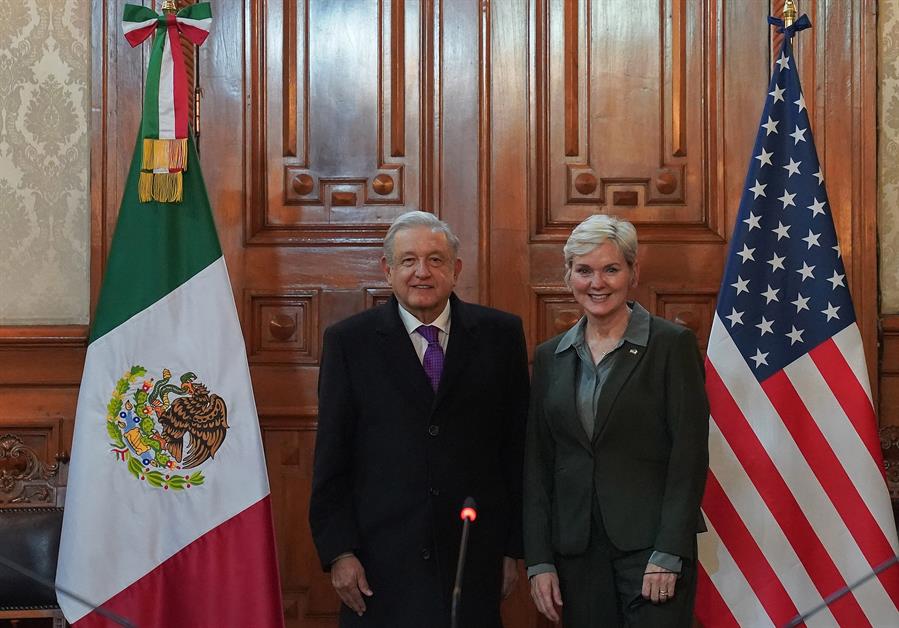 Andrés Manuel López Obrador (i) y la secretaria de Energía de Estados Unidos, Jennifer Granholm López Obrador