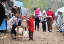 Aumentan cifras de niños migrantes que llegan solos a la frontera sur de EE.UU. inmigrantes