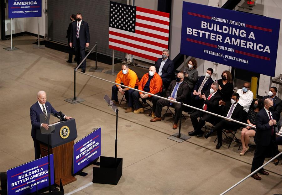 Biden visita el puente que se derrumbó en Pittsburgh Joe Biden