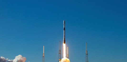 Un cohete Atlas V de la empresa United Launch Alliance (ULA, en inglés) despegó este viernes desde Cabo Cañaveral, en Florida, con la misión de poner en órbita dos satélites de detección para el Ejército de Estados Unidos.