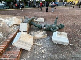 Derriban estatua de Ponce de León el día que llega Felipe VI a Puerto Rico