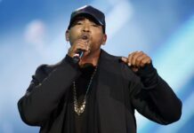 El veterano reguetonero puertorriqueño Don Omar, autodenominado "El rey" del reguetón, lanza este jueves su nuevo tema y video musical, "Sincero", el tercer sencillo que lanza tras su asociación con Saban Music Group.