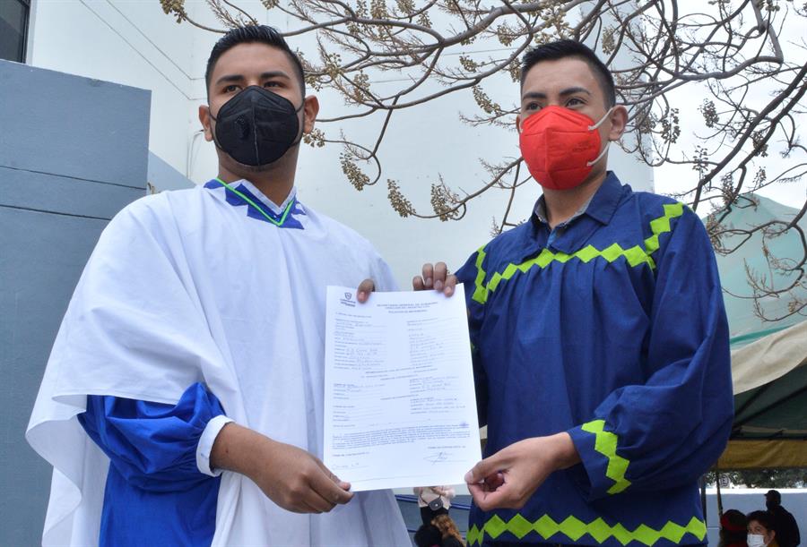 Dos chicos son la primera pareja gay rar&aacute;muri que se casa en norte de M&eacute;xico (1)