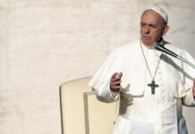 El papa condena los muros antinmigración como pretexto de defender seguridad El papa