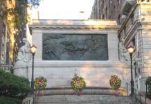 En el Riverside Drive, en el Upper West Side de Manhattan, sobre la calle 100, se encuentra el monumento a los Héroes del Departamento de Incendios de la ciudad de Nueva York, como un reconocimiento al heroico trabajo de los valiente que enfrentan las llamas para salvar vidas y muchos de ellos perecen en la ejecución de su noble labor.