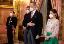 Felipe VI ofrece apoyo para sociedades "más democráticas" en Latinoamérica