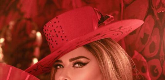 La nueva canción de Gloria Trevi, “La Recaída”, fue lanzada la semana pasada con un video musical llamativo y excéntrico.