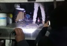 Encuentran a 19 migrantes hacinados en una camioneta en el norte de México