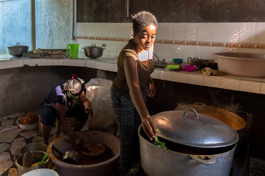 Los haitianos celebran la independencia consumiendo la sopa de la libertad (2)