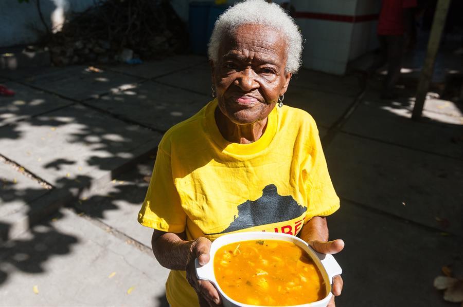Los haitianos celebran la independencia consumiendo la sopa de la libertad (2)