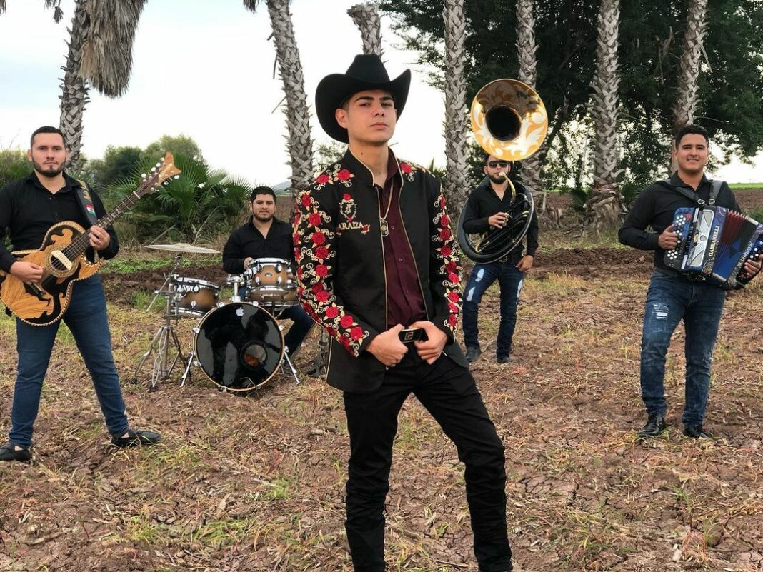 Luis Fernando El cantautor Luis Fernando Araiza ha estado creando música desde su niñez, y en su nuevo disco, “Amor Moderno”, verdaderamente define su sonido y su originalidad como artista.