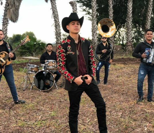 El cantautor Luis Fernando Araiza ha estado creando música desde su niñez, y en su nuevo disco, “Amor Moderno”, verdaderamente define su sonido y su originalidad como artista.