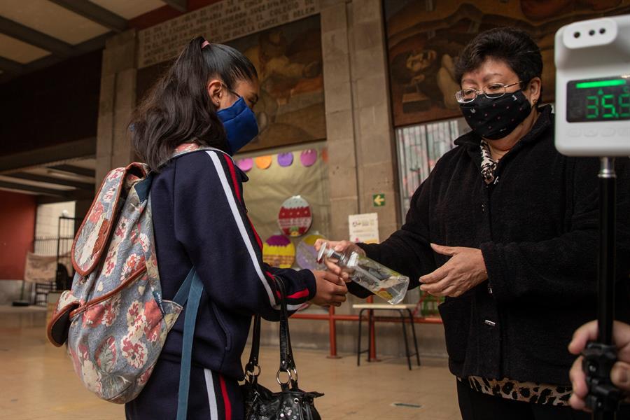 México comienza un irregular regreso a clases (1)