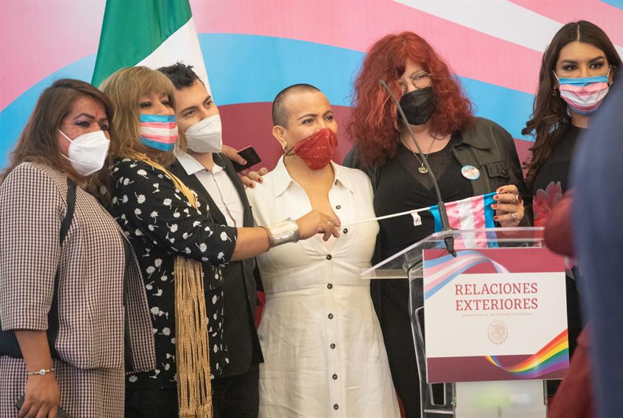 M&eacute;xico entrega primeras actas de nacimiento a personas trans (3)