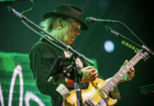 Neil Young se retirará de Spotify si no eliminan un pódcast antivacunas Neil Young