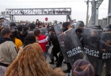 Confirman 56 heridos tras riña en penal de estado mexicano de Nuevo León Un total de 56 internos resultaron lesionados luego de una riña ocurrida el viernes en el penal de Apodaca, en el norteño estado mexicano de Nuevo León, ocho de los cuales continúan hospitalizados pero sin gravedad, informaron este sábado autoridades estatales.