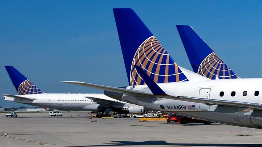 United Airlines United Airlines