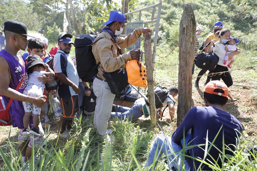 Unos 800 inmigrantes dejaron Honduras (1)