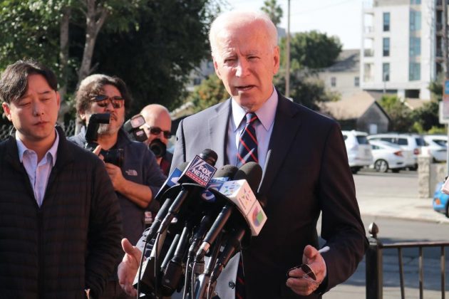 biden-. El presidente de EE.UU., Joe Biden, y su antecesor en el cargo, Barack Obama, acudieron este sábado a Las Vegas (Nevada, EE.UU.) para asistir a un homenaje en memoria del veterano senador por ese estado Harry Reid, fallecido la semana pasada a los 82 años por un cáncer de páncreas.