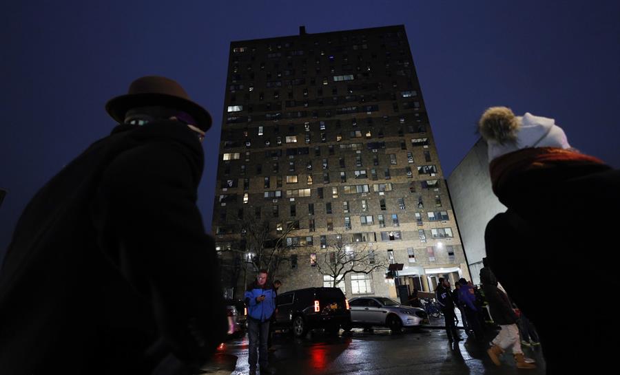 incendio deja al menos 19 muertos en Nueva York (2)