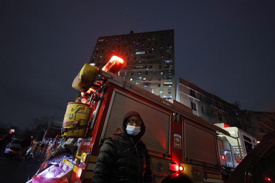 incendio deja al menos 19 muertos en Nueva York (3) incendio en Nueva York